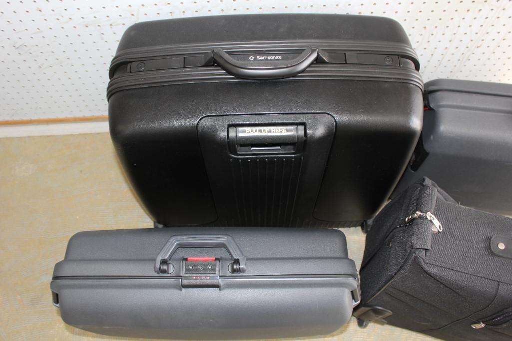 Four Pieces Samsonite Luggage in New or Like New Condition