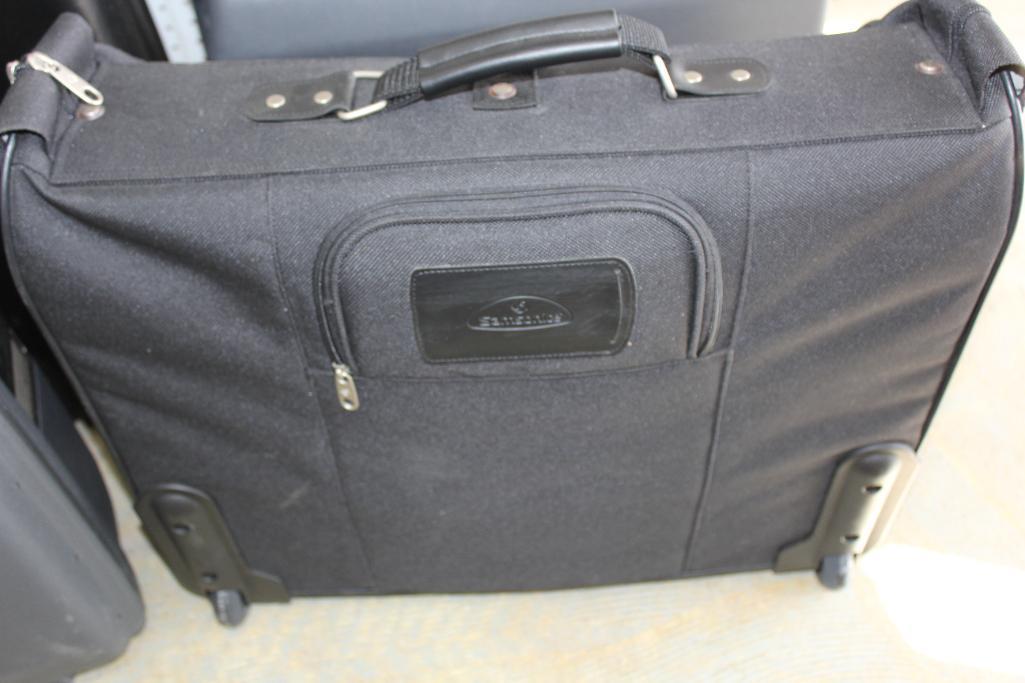 Four Pieces Samsonite Luggage in New or Like New Condition
