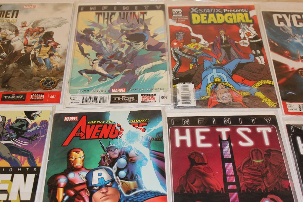 24 Mixed Comic Books from Marvel and Dark Horse