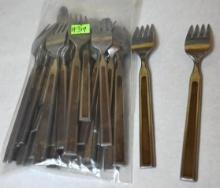 Stanley Roberts 34 Piece Flatware Set