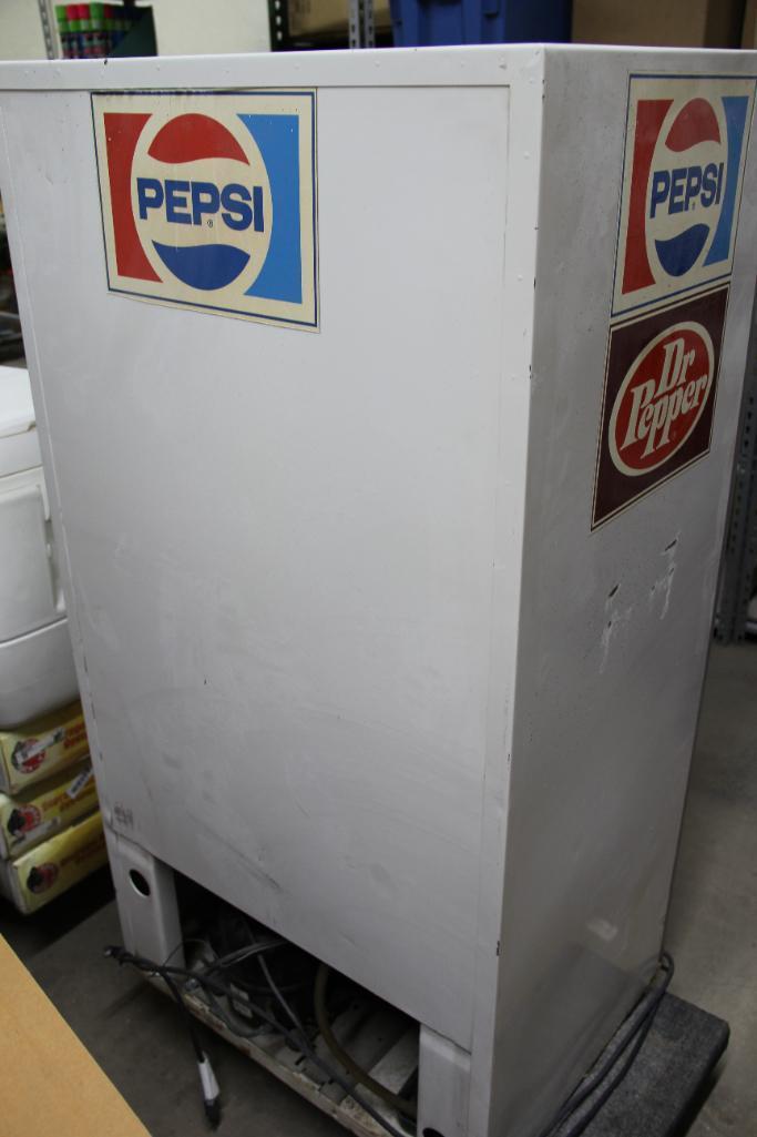Cool Old Metal Vendo Company Pepsi/Dr. Pepper Can Coin Operated Vending Machine