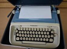 Royal Safari Typewriter with Case