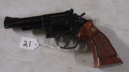 SMITH AND WESSON 357 MAGNUM REVOLVER