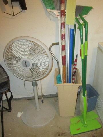 FAN AND GROUP OF ITEMS