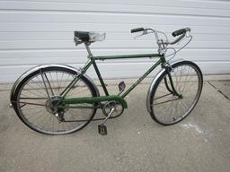 Schwinn Collegiate. Men’s model Green color. 19” down tube length. Chrome fenders.