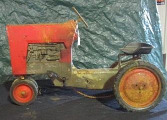 ERTL MASSEY FERGUSON PEDAL TRACTOR