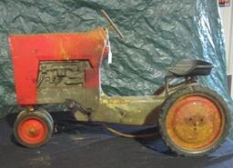 ERTL MASSEY FERGUSON PEDAL TRACTOR