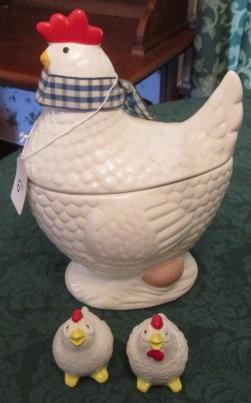 ROOSTER COOKIE JAR WITH SALT AND PEPPER SHAKERS