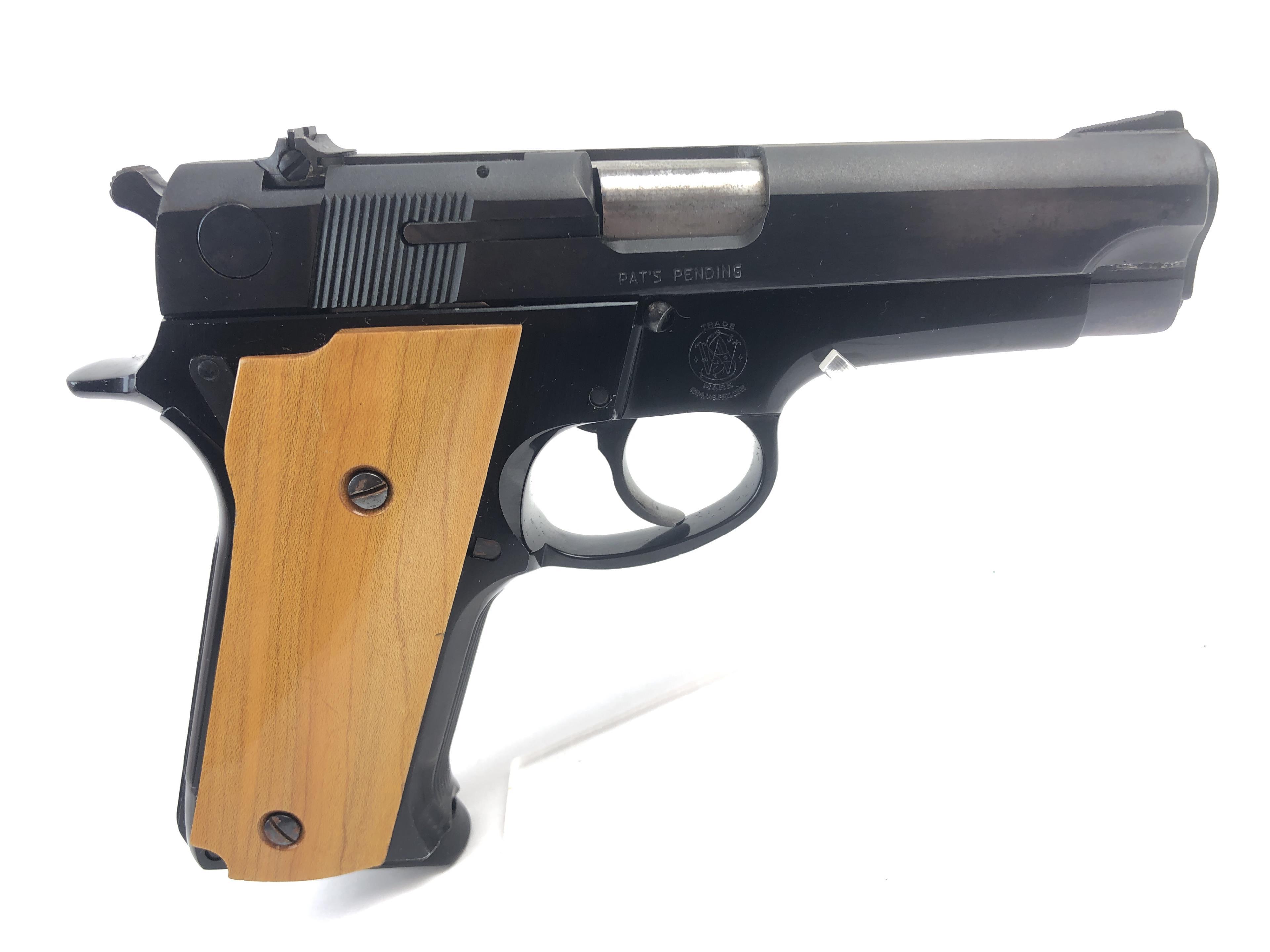 Smith & Wesson Model 59 Semi Automatic Pistol