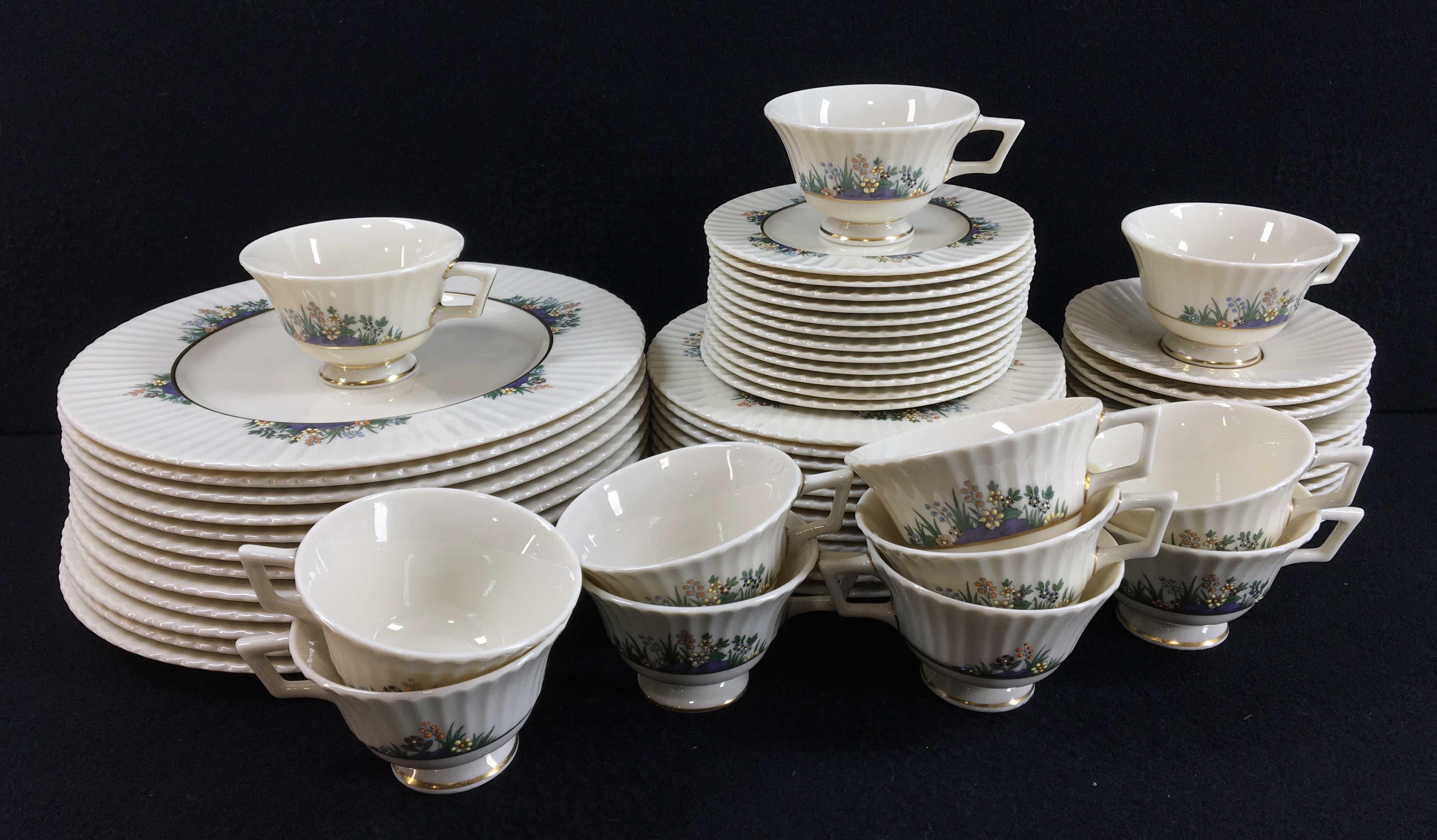 (60)pc Lenox Rutledge Pattern Dinnerware Set