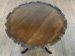 Vintage Quigley Mahogany Pie Crust Pedestal Table