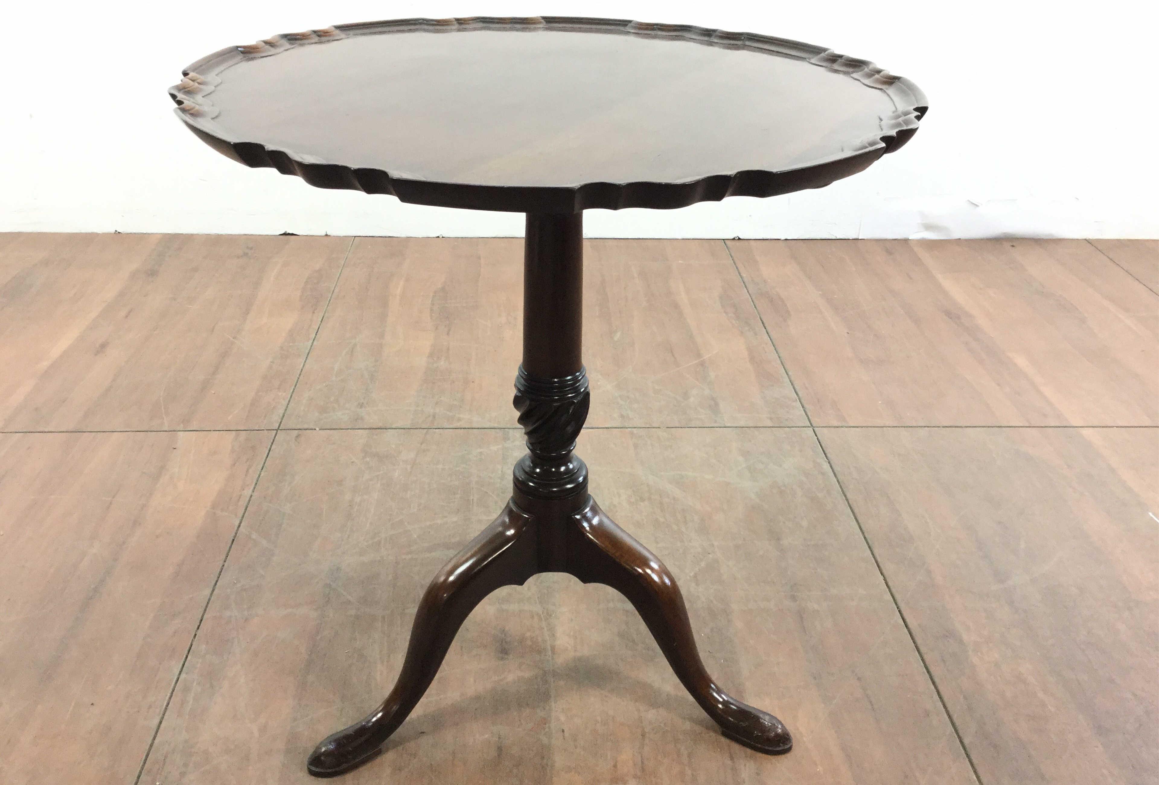 Vintage Quigley Mahogany Pie Crust Pedestal Table