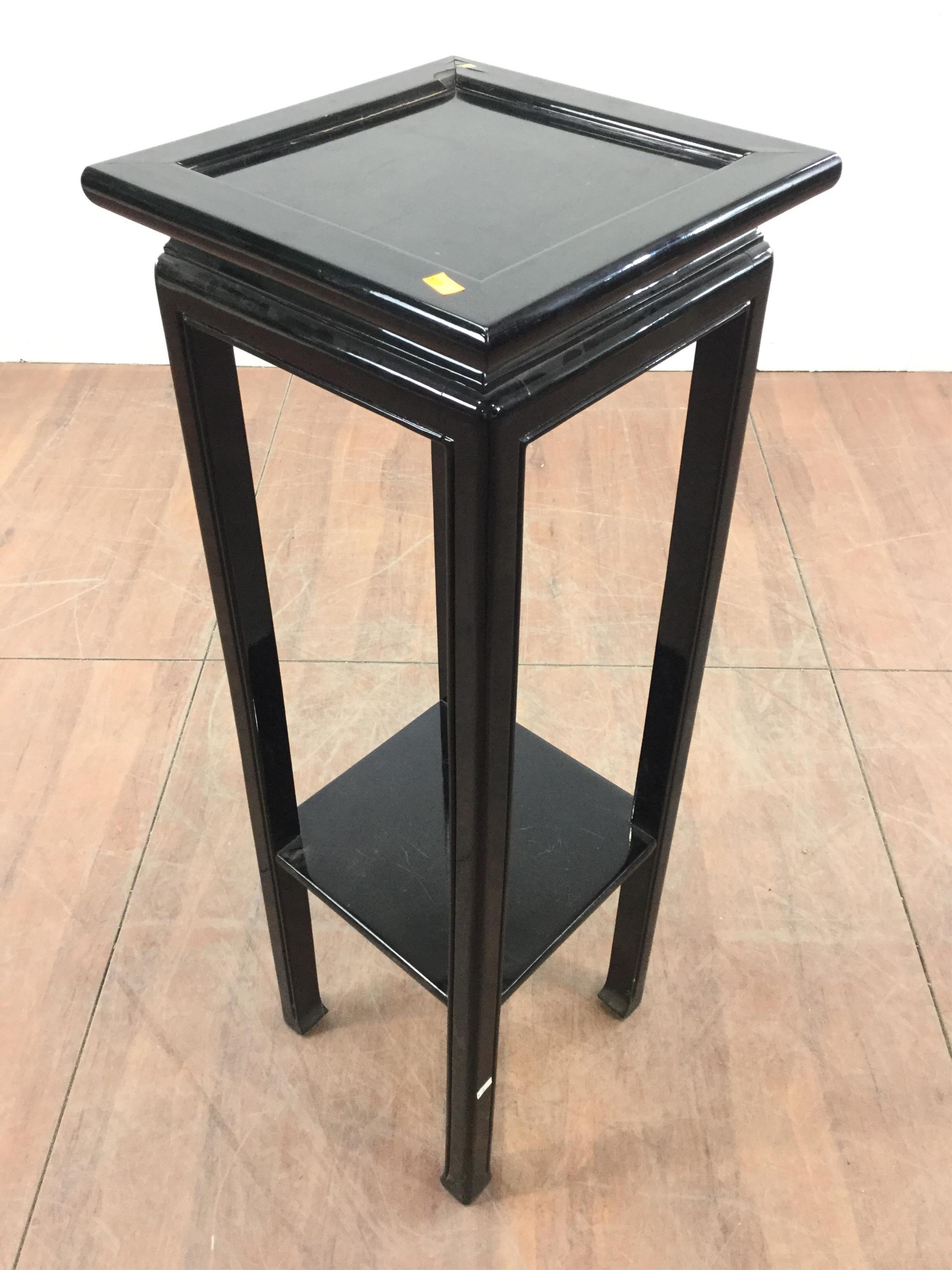 Lacquered Pillar Stand