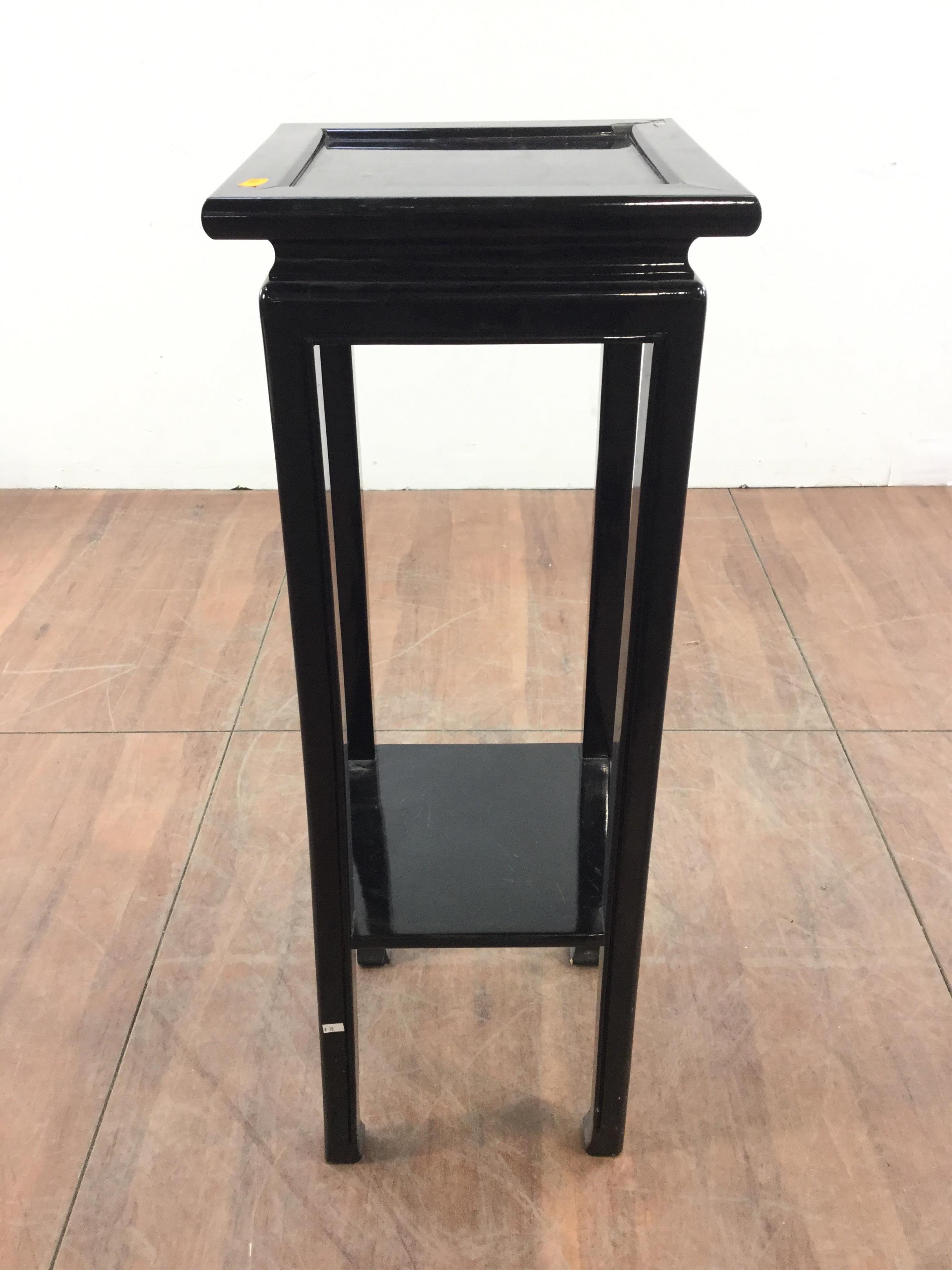 Lacquered Pillar Stand