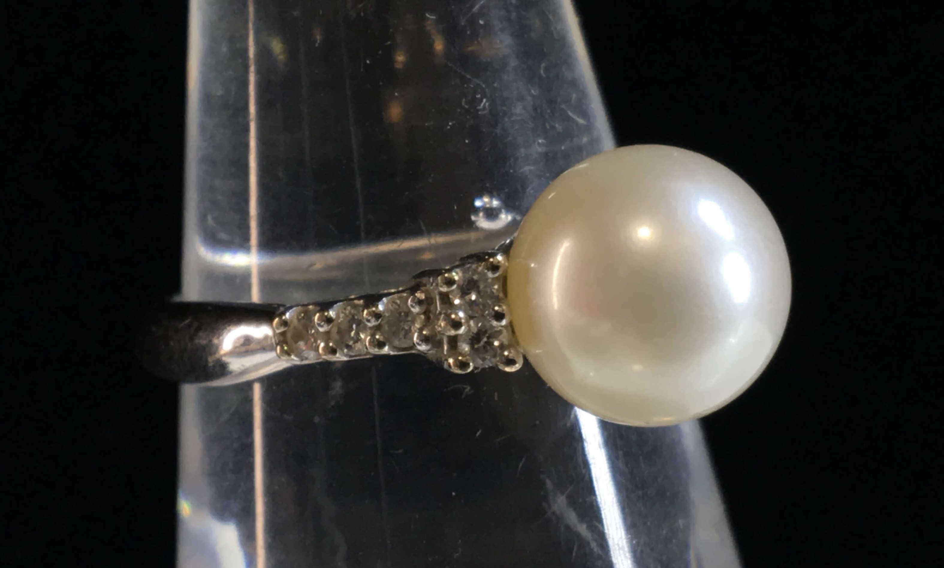 14k White Gold Diamond & Pearl Ring