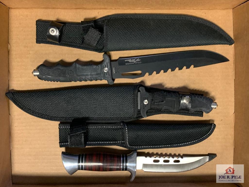 [243] Three fixed blade knives w/sheaths | Proxibid